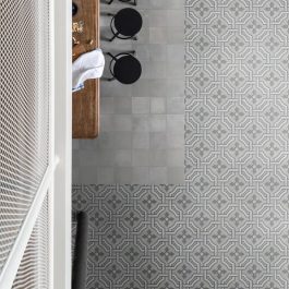 D_Segni light grey patterned tile